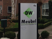 DW Meubel reclamezuil